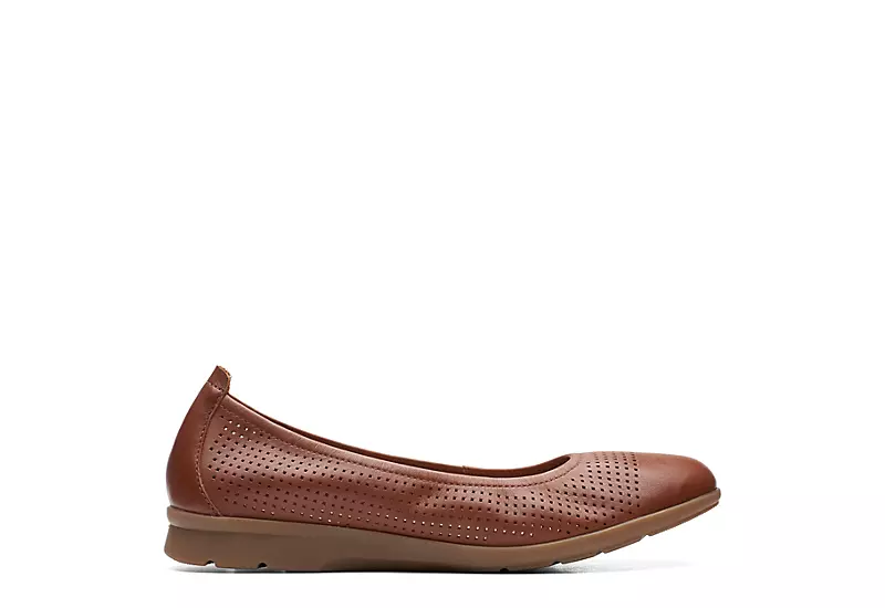 Clarks Womens Jeanette Ease Flat - Tan - Image 2