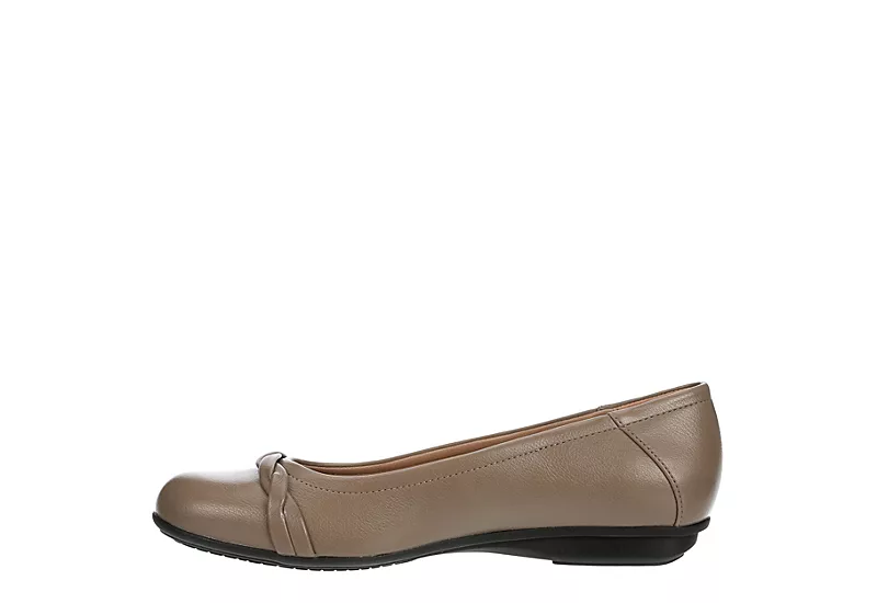 Lauren Blakwell Womens Eliana Flat - Taupe - Image 4